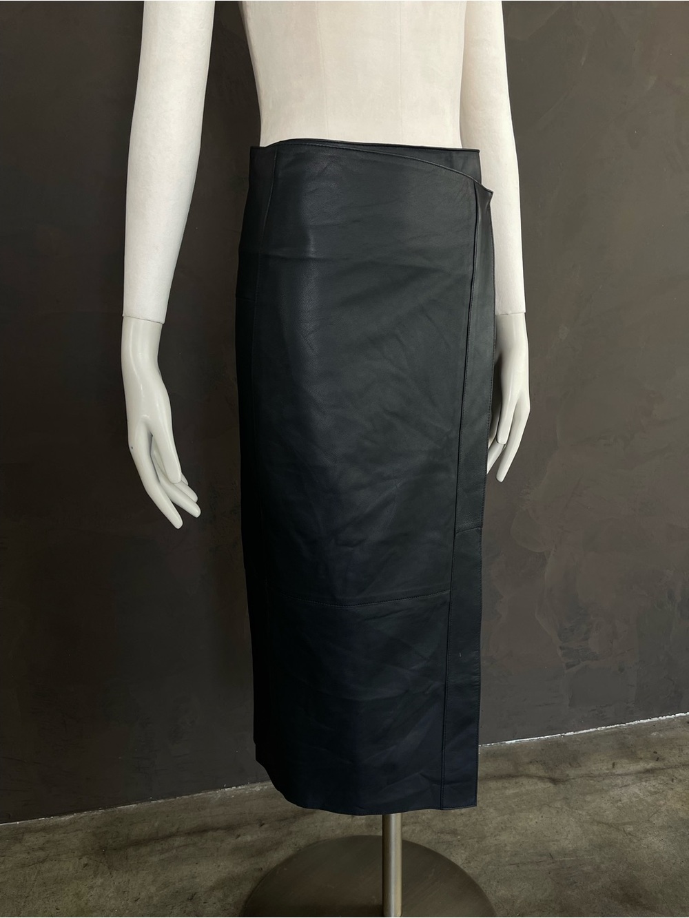 Vince Black Lamb Leather Wrap Midi Pencil Skirt Size 0 Modern Minimalist $1250